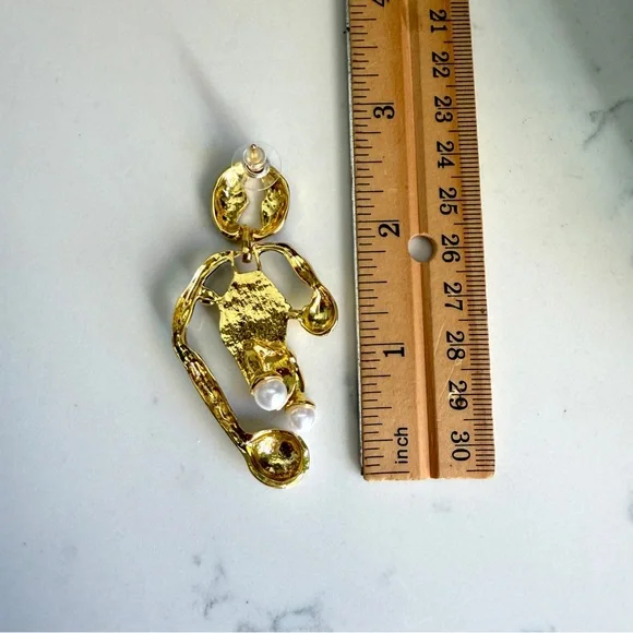 Schiaparelli Inspired Anatomy Ear Gold Tone Earrings Huge Pearl Keyhole Jewelry - Picture 9 of 9